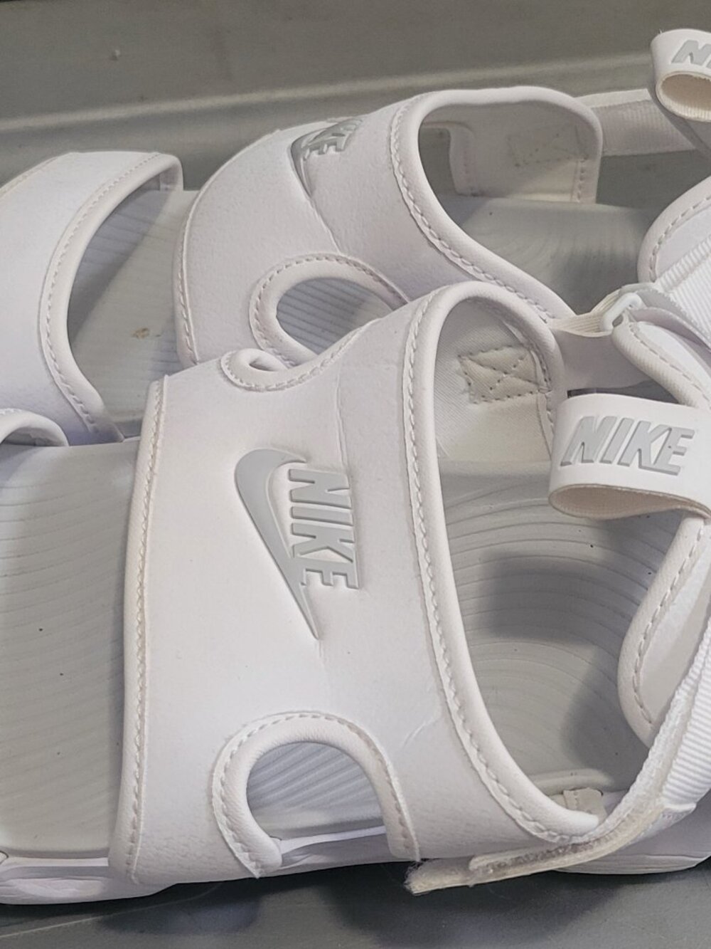 Nike sandals Owaysis WOMEN size 12 white summer hiking strappy